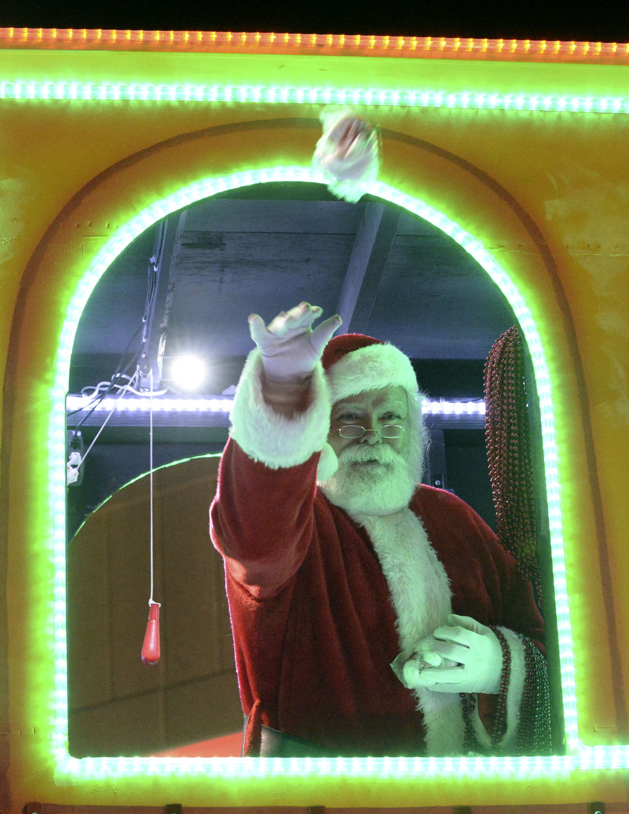 BR.xmasparade.121017 HS 347.JPG